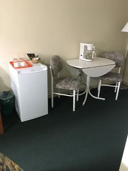 Others 4, SlumberLodge Hotel, Okanagan-Similkameen