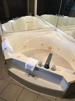 Jetted Tub, Hostal Home Town, Genesee
