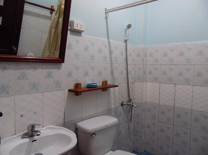 Bathroom 5, Thoulasith Guesthouse, Namtha