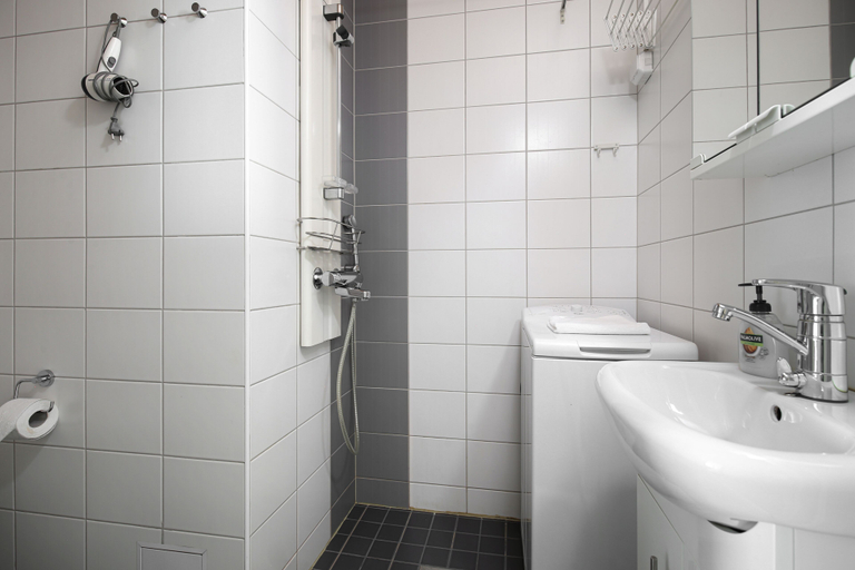 Bathroom, Kotimaailma Aparthotel Kamppi - Studios, Uusimaa
