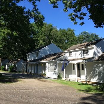 Hotel Entrance, Lincolnville Motel, Waldo