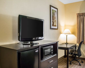 Others 1, Quality Inn, Oneida