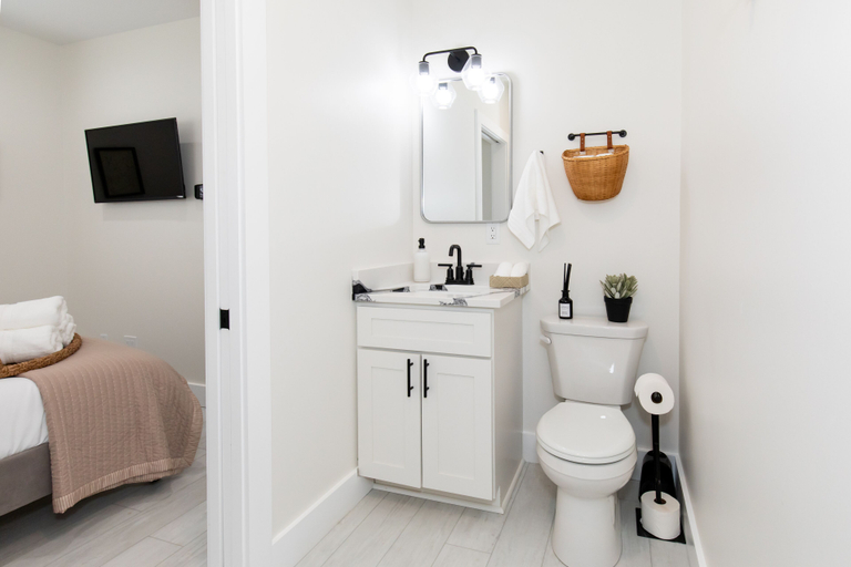 Bathroom 2, Inn At Fulton Boutique Hotel, Erie