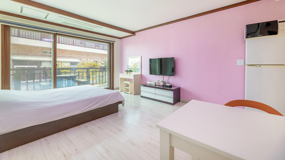 Bedroom 2, Gangneung Haewadal Pension, Gangneung