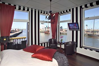Others 5, Hotel Zeezicht, Harlingen