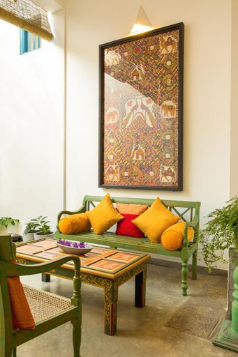 Others 3, Sunrise Boutique, Thimbirigasyaya