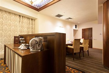 Others 2, Metropolis Hotel, Bistrita