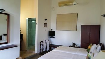 Others 4, The Albatross, Kandy, Medadumbara