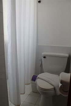 Bathroom 2, Hey Jude Boracay, Malay