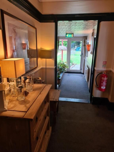 Bedroom 2, Tudor Lodge Hotel, Nottingham