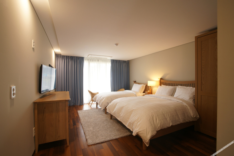 Bedroom 2, Seogwipo Elaine Hotel, Seogwipo