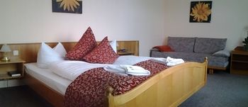 Others 2, Hotel Auerhahn, Hildburghausen