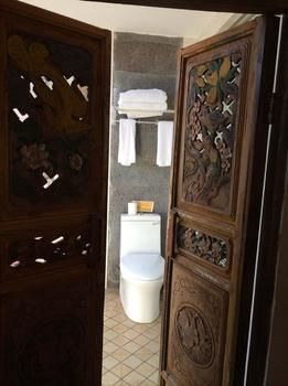 Bathroom 2, Chama Inn, Baoshan