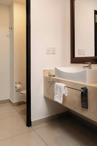 Bathroom 4, Courtyard by Marriott Guadalajara Andares, Zapopan
