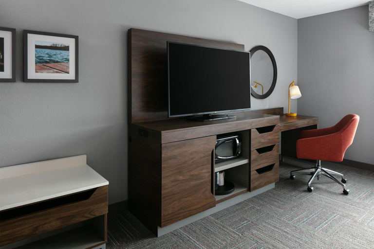 Others 5, Hampton Inn & Suites West Bend, Washington