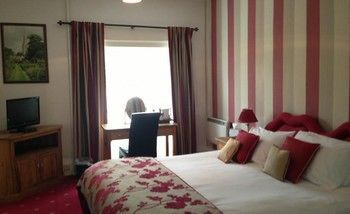 Guestroom 3, The Antrobus Hotel, Wiltshire