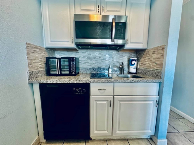 Private kitchen 5, Sandy Seawall Escape Resort, Galveston