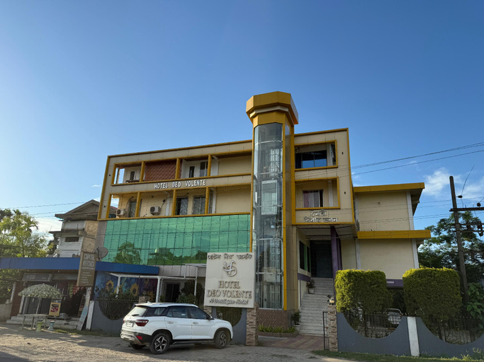 Exterior & Views