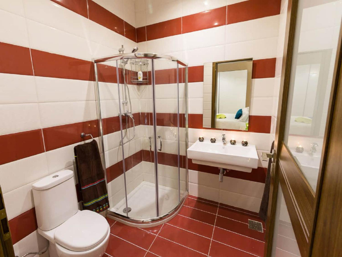 Bathroom 2, Belle Apartments