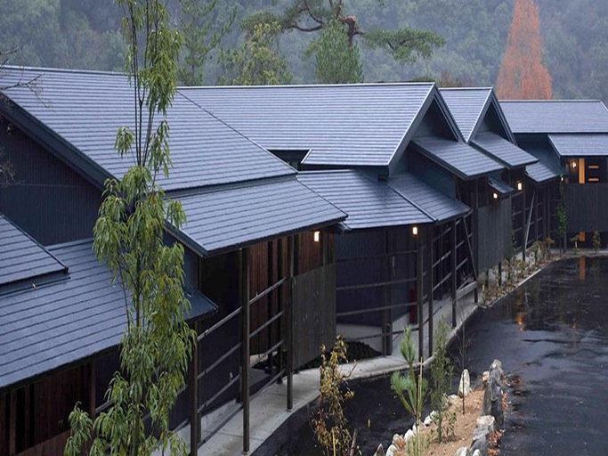 Exterior & Views