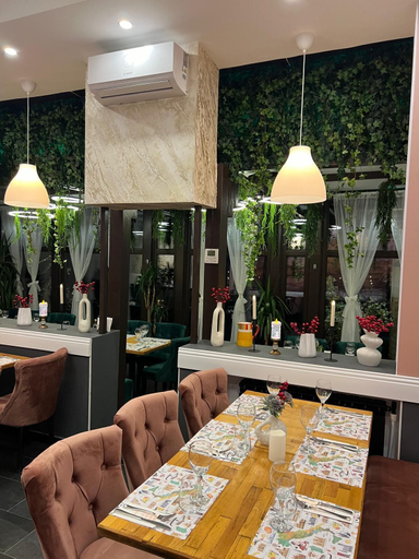 Food & Drinks 4, Les Jardins Carol, Municipiul Bucuresti
