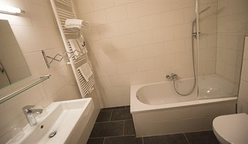 Bathroom 4, Hotel Excelsior, West-Vlaanderen
