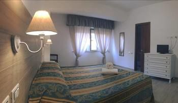 Others 3, Hotel la Bussola, Roma