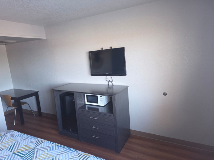 Bedroom 2, Super 7 INN, Jasper