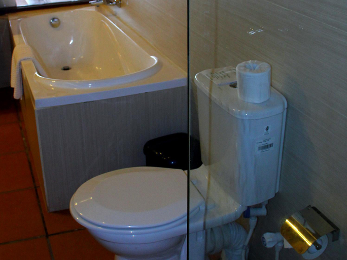 Bathroom 5, The Beach Cabanas, Habaraduwa