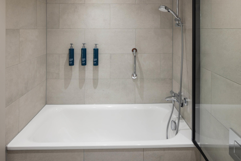Bathroom 5, Hilton Leeds City Hotel, Leeds