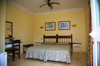 Others 5, Villa Columbus, Baleares