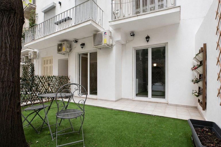 Garden 3, City Vibes - 2-BR Apt. with Backyard in kolonaki, Attica