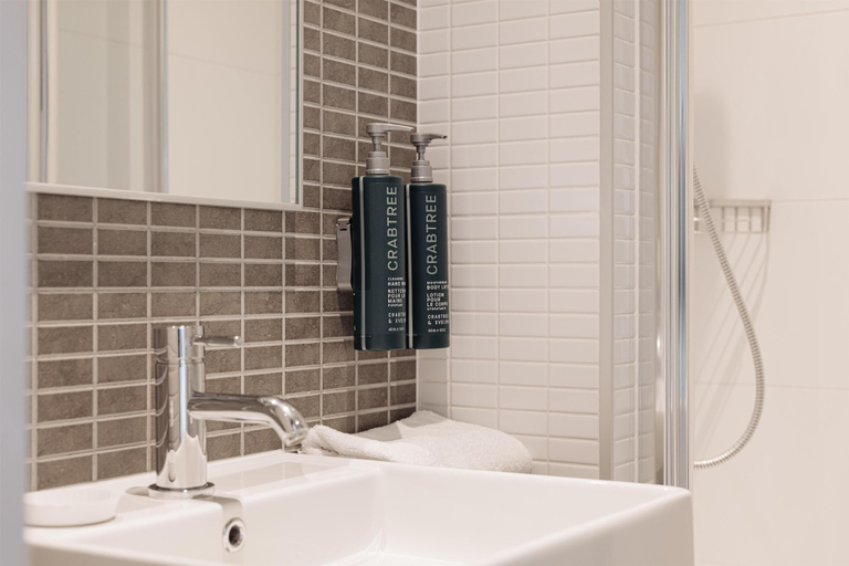 Bathroom 4, DoubleTree by Hilton Amsterdam Centraal Station, Amsterdam