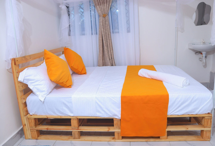 Room 2, Crees, Nyali
