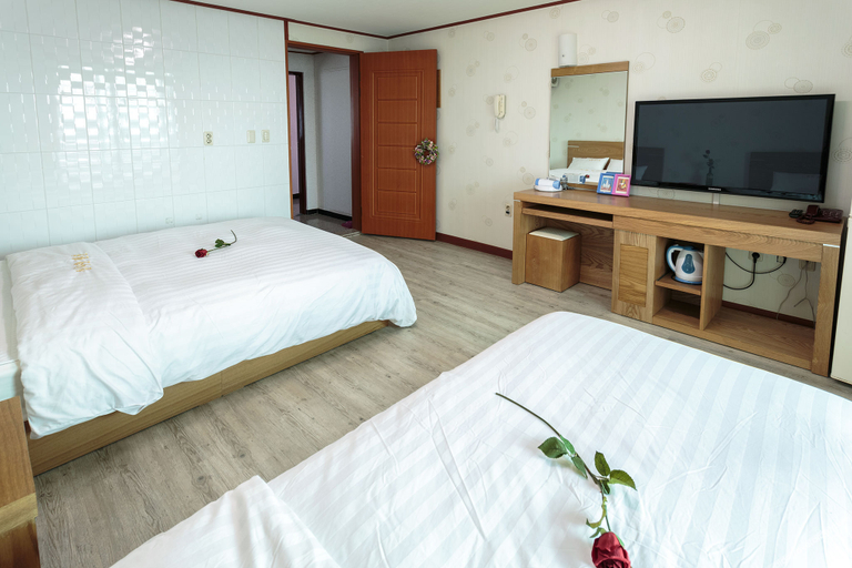 Others 2, Jeju (Aewol) Seomsarang Motel, Jeju