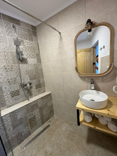 Bathroom 3, B'LEK SEA RESORT, Limanu