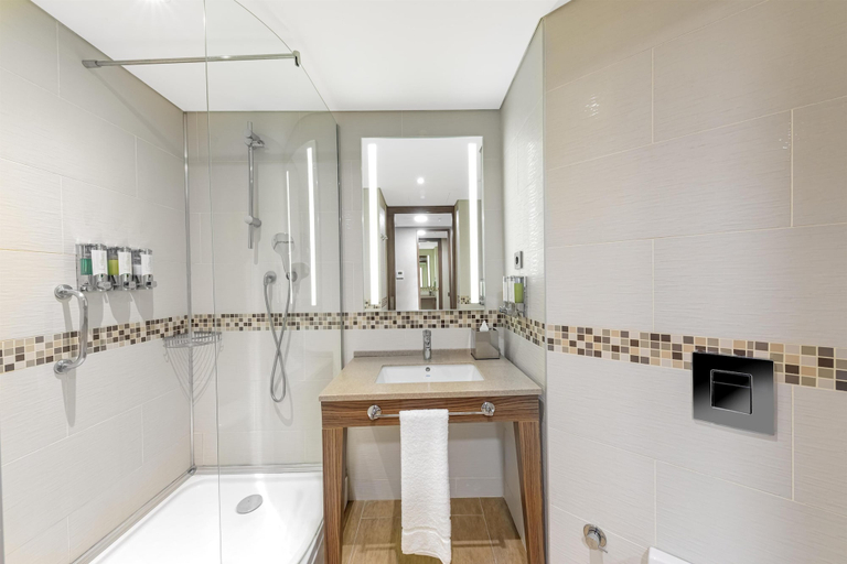 Bathroom 4, Hampton by Hilton Istanbul Kayasehir, Basaksehir