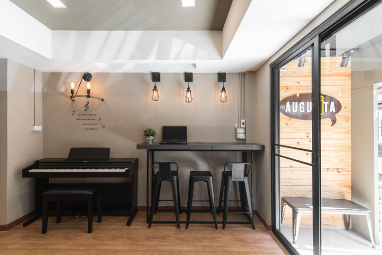 Others 4, Augusta - Hostel, Wattana