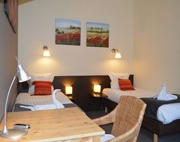 Others 3, Hotel Ambrosia, West-Vlaanderen