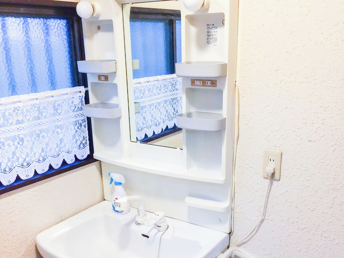 Bathroom 4, Shiki House, Shiki