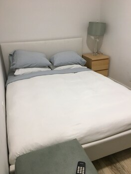 Room 3, BEST DEAL! 2BR Modern Beachfront Ocean Drive WiFi, Miami-Dade