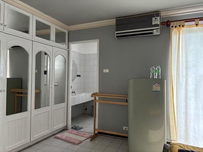 Others 4, Peace Pool BNB Family and Female only, Muang Chiang Mai