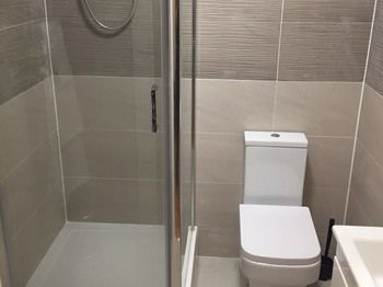 Bathroom 4, Showcase Apartments Kimberley House, Leicester