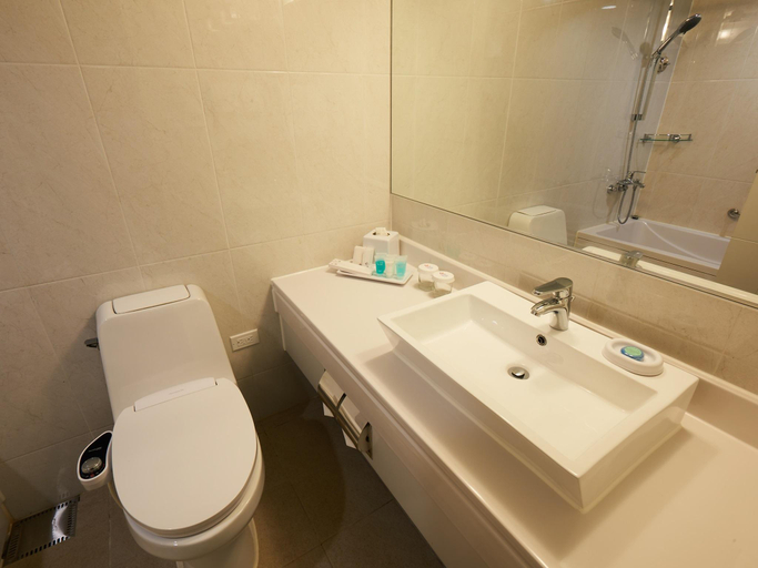 Bathroom, PIC Saipan, Saipan