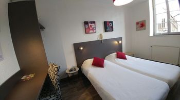 Others 2, Citotel Le Cheval Blanc, Charente