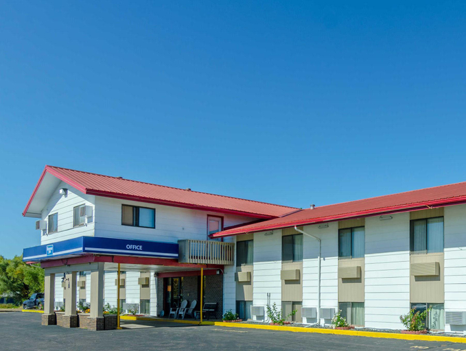 Exterior, Rodeway Inn, Davison