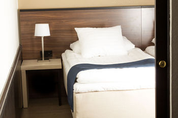 Others 4, Hotel Oscar, North Savonia