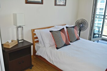 Room 4, Shir Hub at Azure Urban Residences, Parañaque