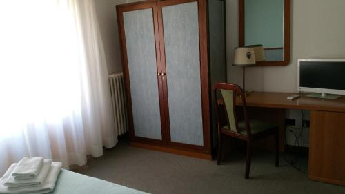 Others 3, Hotel Redi, Pistoia