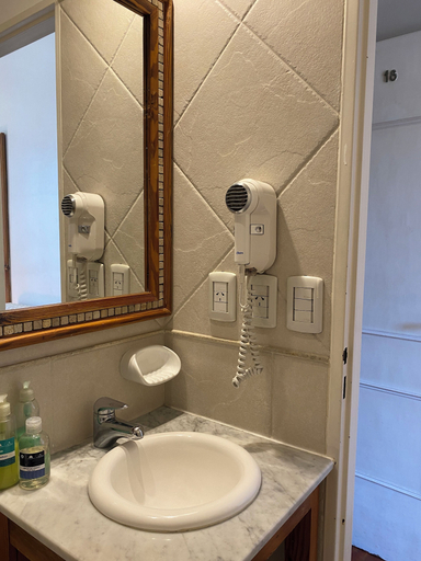 Bathroom 4, Hotel Vicente Lopez, Vicente López